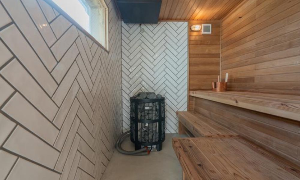 On the wave 館山（館山市伊戸）