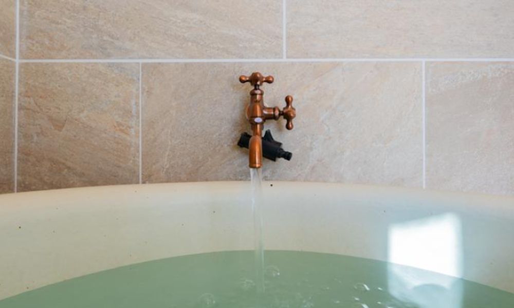 On the wave 館山（館山市伊戸）