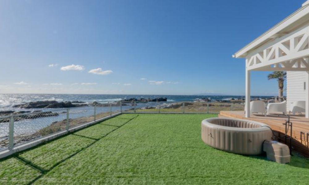 On the wave 館山（館山市伊戸）