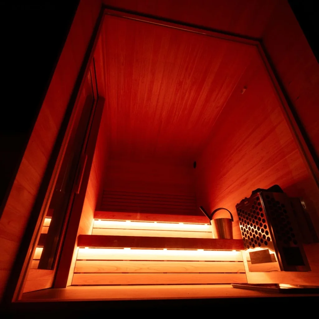 屋外サウナ 室内 ガラス張り