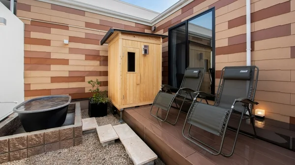 屋外用サウナ　木製ボックス型