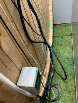 屋外用サウナ　配線