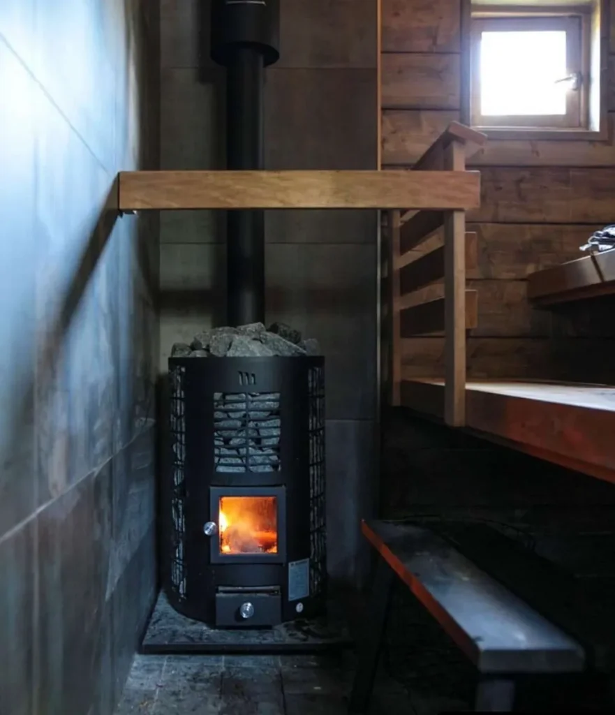 屋外サウナ　薪ストーブ